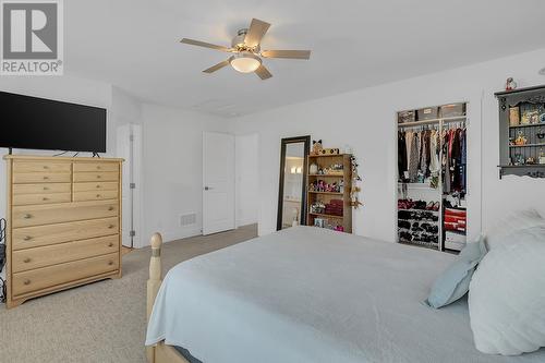 909 Currell Crescent, Kelowna, BC - Indoor Photo Showing Bedroom