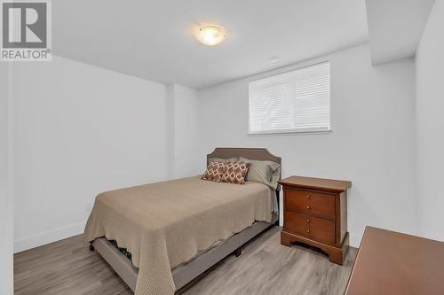 909 Currell Crescent, Kelowna, BC - Indoor Photo Showing Bedroom