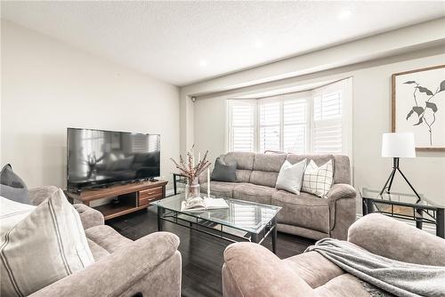 680 Rexford Drive, Hamilton, ON - Indoor Photo Showing Living Room