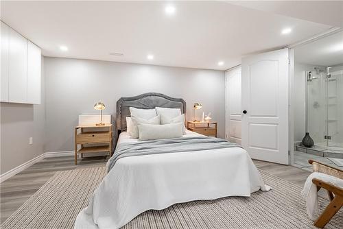 680 Rexford Drive, Hamilton, ON - Indoor Photo Showing Bedroom