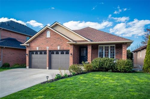 25 Evergreens Drive, Grimsby, ON - Outdoor