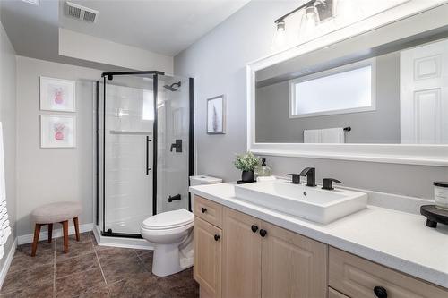 25 Evergreens Drive, Grimsby, ON - Indoor Photo Showing Bathroom