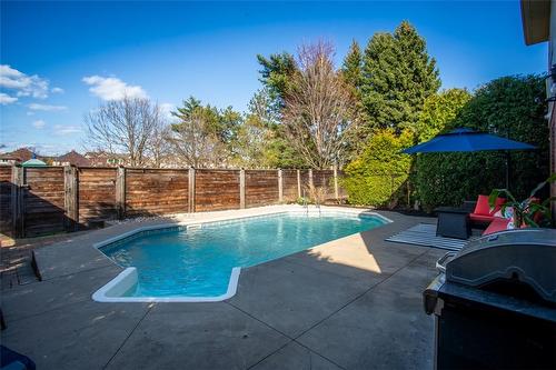 25 Evergreens Drive, Grimsby, ON - Outdoor With In Ground Pool With Backyard