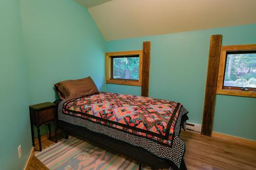 8496 B Procter East Road, Procter, BC - Indoor Photo Showing Bedroom