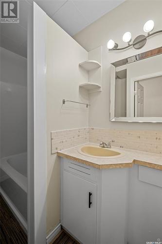 331 12Th Street E, Prince Albert, SK - Indoor Photo Showing Bathroom