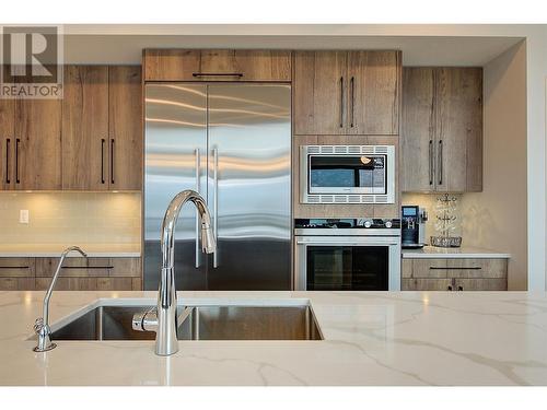 3475 Granite Close Unit# 401, Kelowna, BC - Indoor Photo Showing Kitchen With Double Sink With Upgraded Kitchen