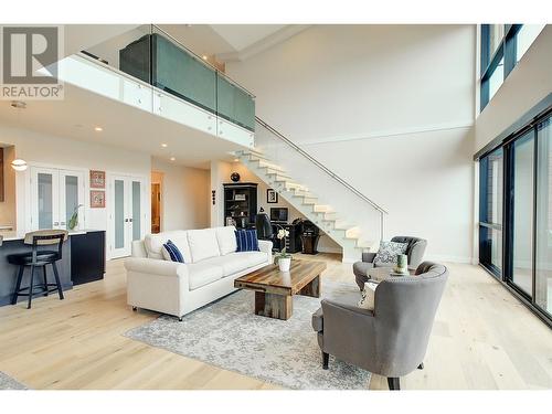 3475 Granite Close Unit# 401, Kelowna, BC - Indoor Photo Showing Living Room