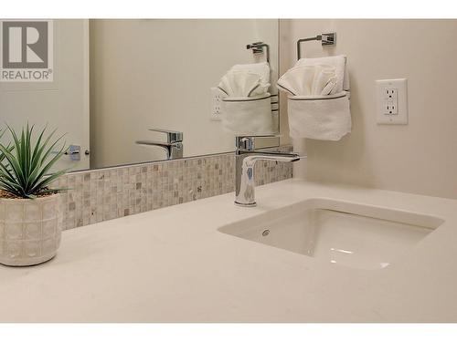 3475 Granite Close Unit# 401, Kelowna, BC - Indoor Photo Showing Bathroom