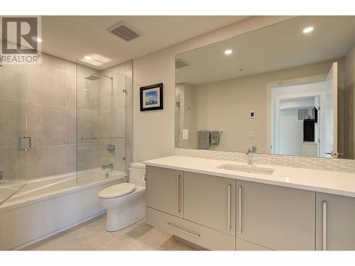 3475 Granite Close Unit# 401, Kelowna, BC - Indoor Photo Showing Bathroom