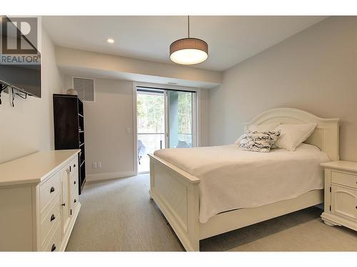 3475 Granite Close Unit# 401, Kelowna, BC - Indoor Photo Showing Bedroom