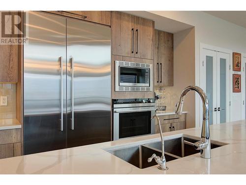 3475 Granite Close Unit# 401, Kelowna, BC - Indoor Photo Showing Kitchen With Double Sink With Upgraded Kitchen