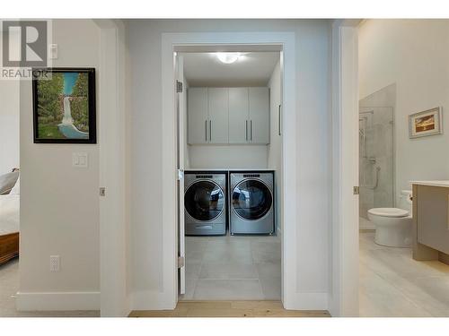 3475 Granite Close Unit# 401, Kelowna, BC - Indoor Photo Showing Laundry Room
