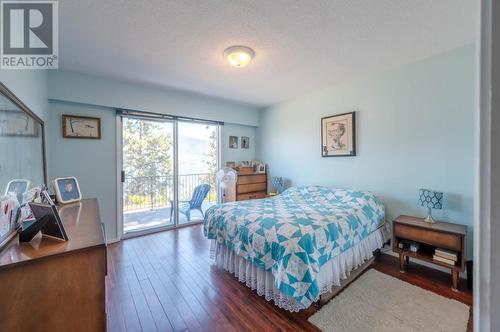 694 Pineview Drive, Kaleden, BC - Indoor Photo Showing Bedroom