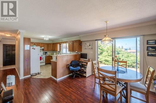 694 Pineview Drive, Kaleden, BC - Indoor Photo Showing Dining Room