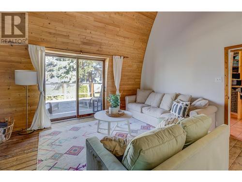 3580 Eagle Bay Road, Blind Bay, BC - Indoor Photo Showing Living Room