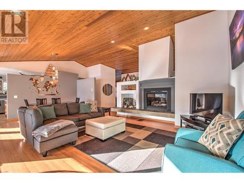 661 Park Road, Enderby, BC - Indoor Photo Showing Living Room With Fireplace