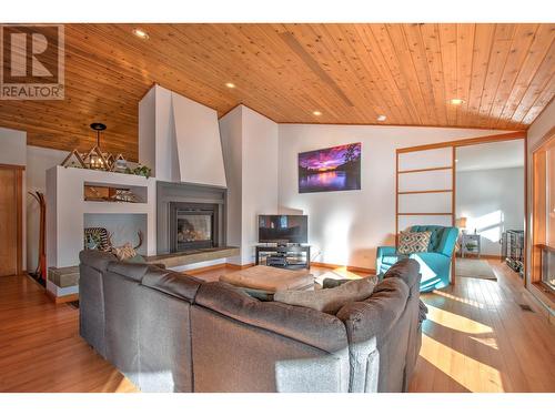 661 Park Road, Enderby, BC - Indoor Photo Showing Living Room With Fireplace