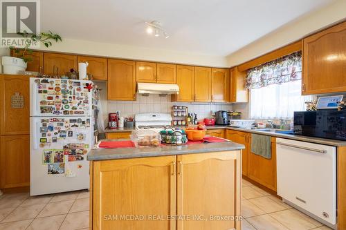 3158 Clayhill Road, Mississauga, ON - Indoor Photo Showing Kitchen With Double Sink