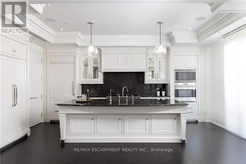 206 - 300 Randall Street, Oakville, ON - Indoor Photo Showing Kitchen With Upgraded Kitchen