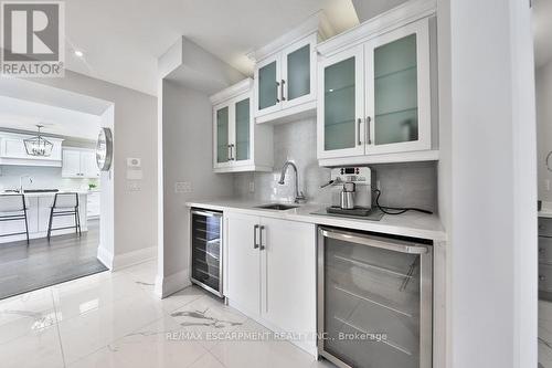 435 The Thicket, Mississauga, ON - Indoor Photo Showing Kitchen