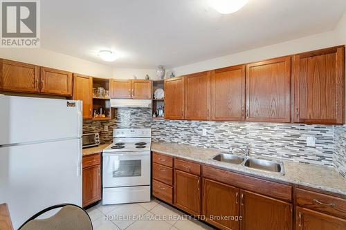 #809 -335 Driftwood Ave, Toronto, ON - Indoor Photo Showing Kitchen With Double Sink