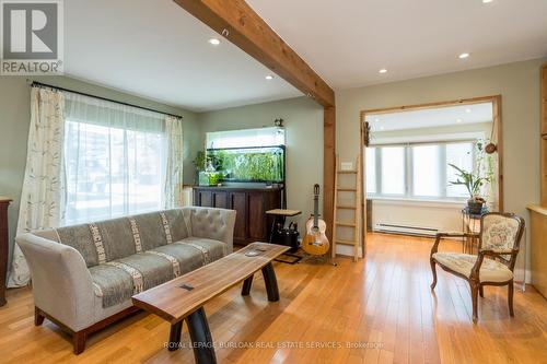 39 Twenty Fourth St, Toronto, ON - Indoor Photo Showing Living Room