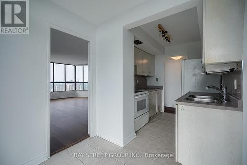 1710 - 1333 Bloor Street N, Mississauga, ON - Indoor Photo Showing Kitchen With Double Sink