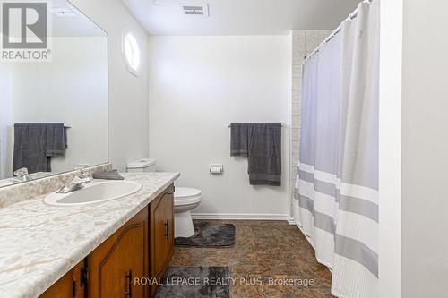 619 Beaver Crt, Milton, ON - Indoor Photo Showing Bathroom