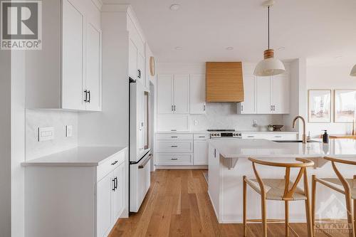 717 Kirkham Crescent, Ottawa, ON - Indoor Photo Showing Kitchen With Upgraded Kitchen