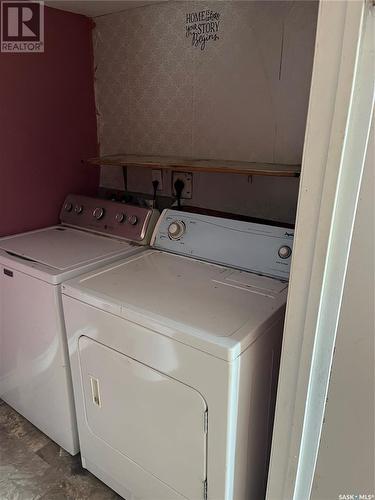 301 6Th Avenue E, Melville, SK - Indoor Photo Showing Laundry Room