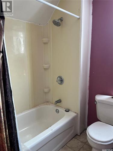 301 6Th Avenue E, Melville, SK - Indoor Photo Showing Bathroom
