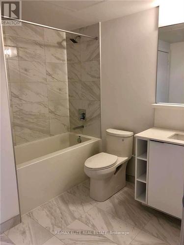 2805 - 85 Wood Street, Toronto, ON - Indoor Photo Showing Bathroom