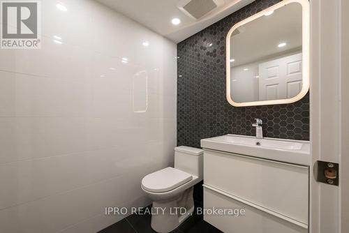 #401 -30 Church St, Toronto, ON - Indoor Photo Showing Bathroom