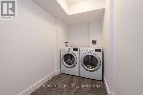 #401 -30 Church St, Toronto, ON - Indoor Photo Showing Laundry Room