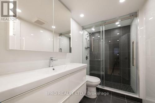 401 - 30 Church Street, Toronto, ON - Indoor Photo Showing Bathroom