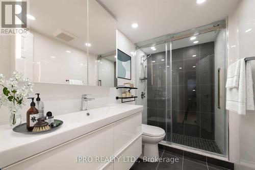 401 - 30 Church Street, Toronto, ON - Indoor Photo Showing Bathroom