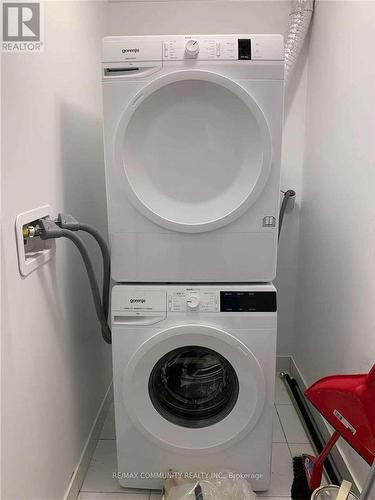 #319 -2799 Kingston Rd, Toronto, ON - Indoor Photo Showing Laundry Room