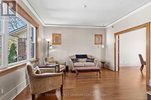 839 Dufferin Ave, London, ON - Indoor Photo Showing Living Room