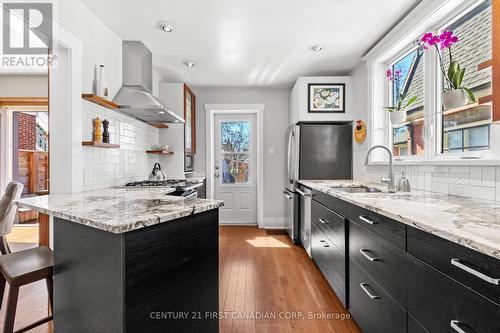 839 Dufferin Ave, London, ON - Indoor Photo Showing Kitchen With Upgraded Kitchen