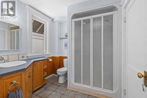 839 Dufferin Avenue, London, ON - Indoor Photo Showing Bathroom