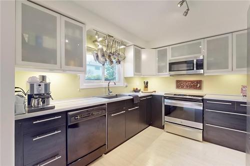 5475 Lakeshore Road|Unit #76, Burlington, ON - Indoor Photo Showing Kitchen With Stainless Steel Kitchen