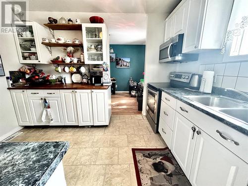 72 Sukunka Place, Tumbler Ridge, BC - Indoor Photo Showing Kitchen With Double Sink