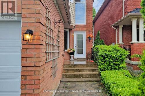 554 Plantation Gate, Newmarket, ON - Outdoor
