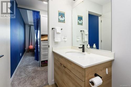 401 695 Aspen Rd, Comox, BC - Indoor Photo Showing Bathroom