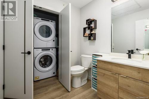 401 695 Aspen Rd, Comox, BC - Indoor Photo Showing Laundry Room