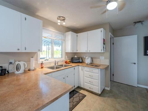 2515 Mckenzie Street, Penticton, BC - Indoor Photo Showing Kitchen With Double Sink