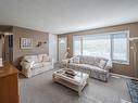 2515 Mckenzie Street, Penticton, BC  - Indoor Photo Showing Living Room 