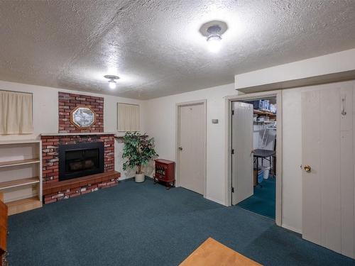 2515 Mckenzie Street, Penticton, BC - Indoor With Fireplace