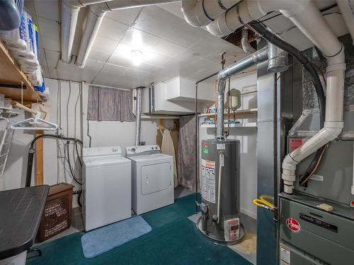 2515 Mckenzie Street, Penticton, BC - Indoor Photo Showing Laundry Room