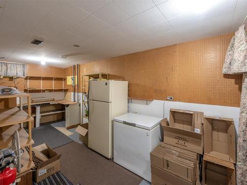 2515 Mckenzie Street, Penticton, BC - Indoor Photo Showing Laundry Room